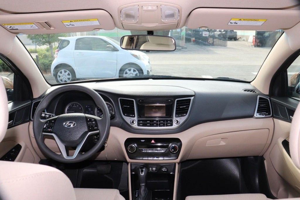 Hyundai Tucson Vehicle Full-screen Gallery Image 25