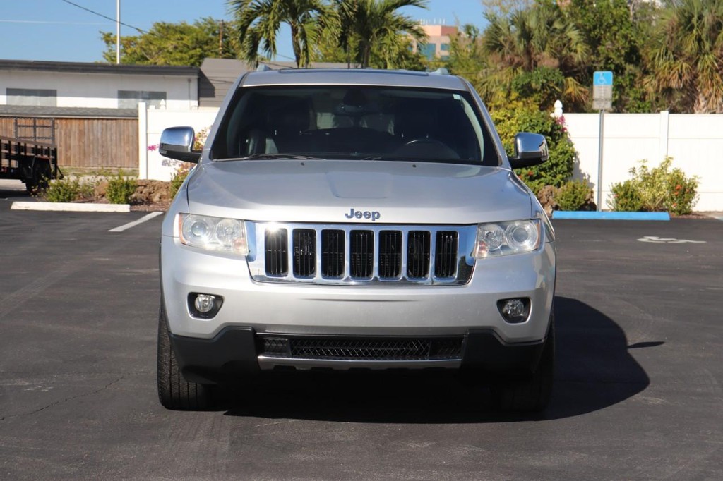 Jeep Grand Cherokee Vehicle Full-screen Gallery Image 02