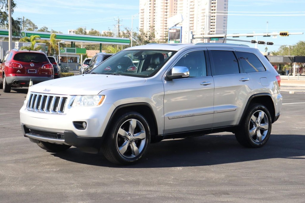 Jeep Grand Cherokee Vehicle Full-screen Gallery Image 03