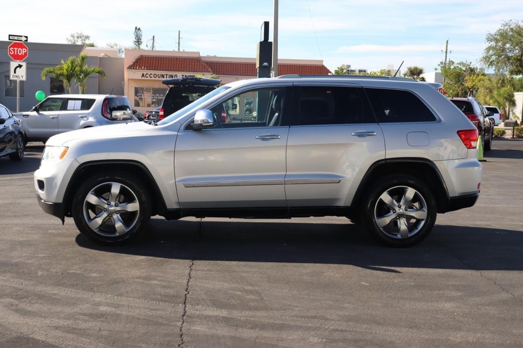 Jeep Grand Cherokee Vehicle Full-screen Gallery Image 04