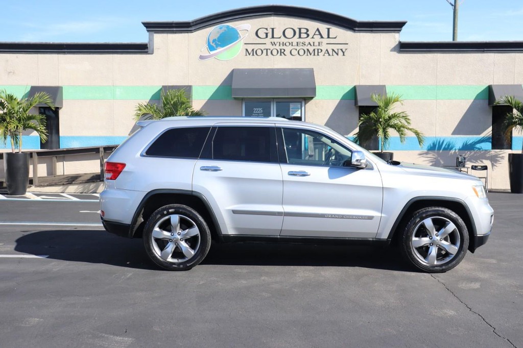 Jeep Grand Cherokee Vehicle Full-screen Gallery Image 09