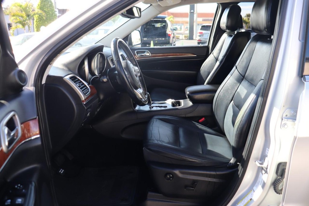 Jeep Grand Cherokee Vehicle Full-screen Gallery Image 13
