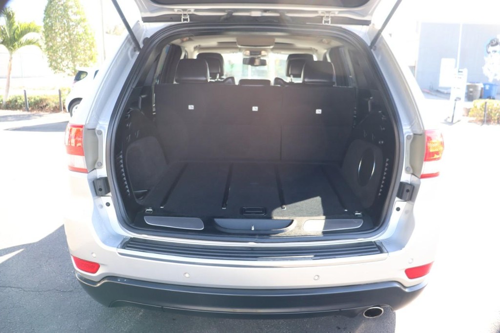 Jeep Grand Cherokee Vehicle Full-screen Gallery Image 18