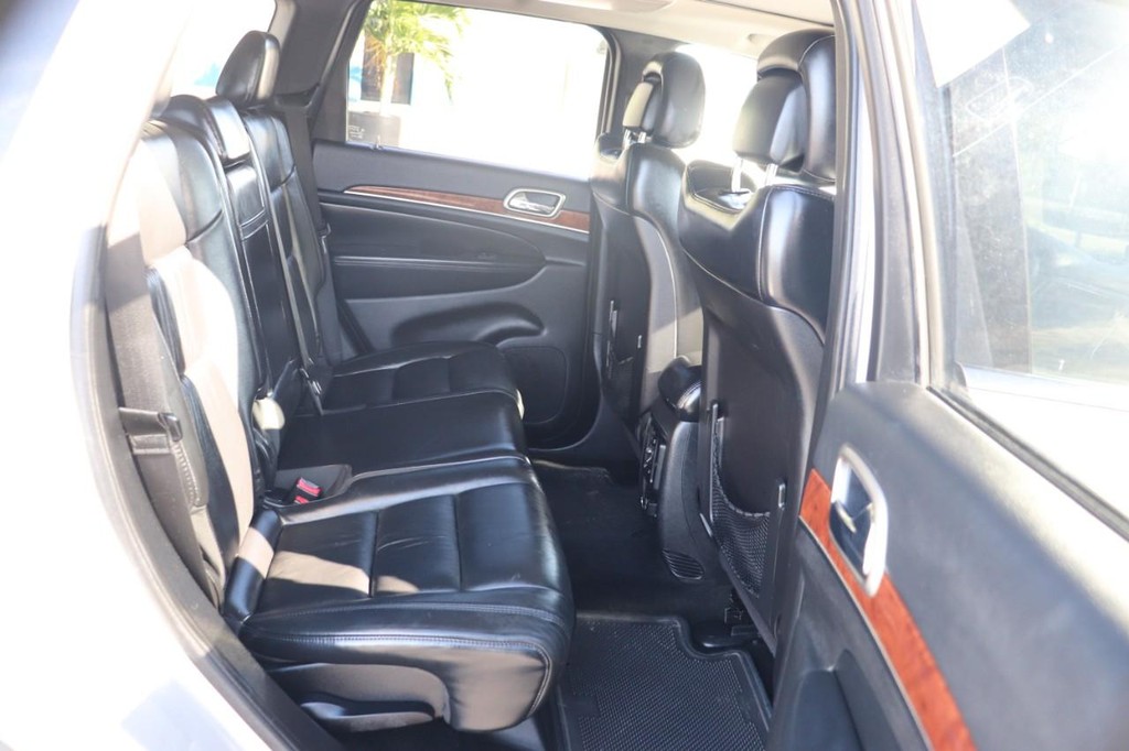 Jeep Grand Cherokee Vehicle Full-screen Gallery Image 20