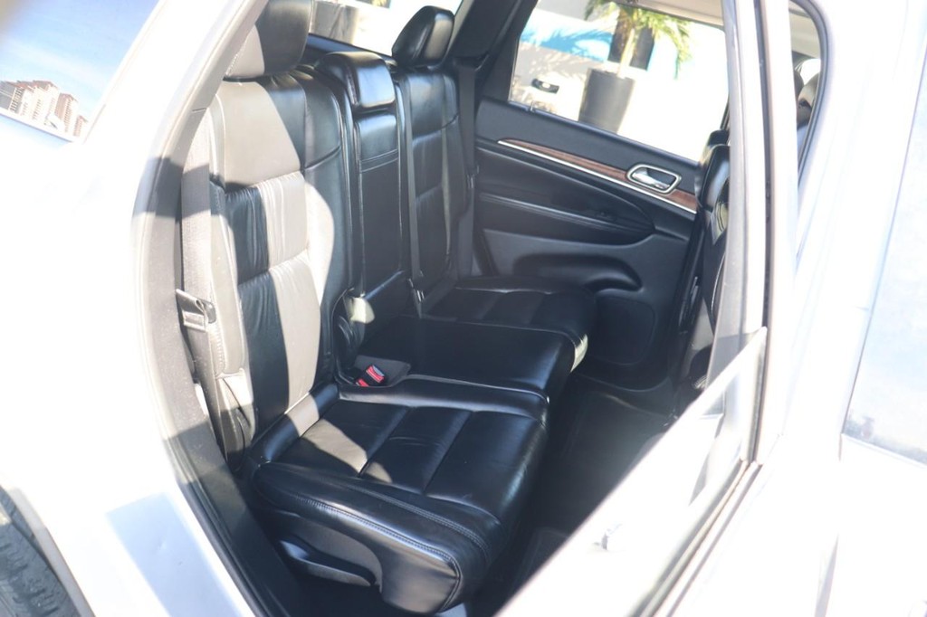 Jeep Grand Cherokee Vehicle Full-screen Gallery Image 21