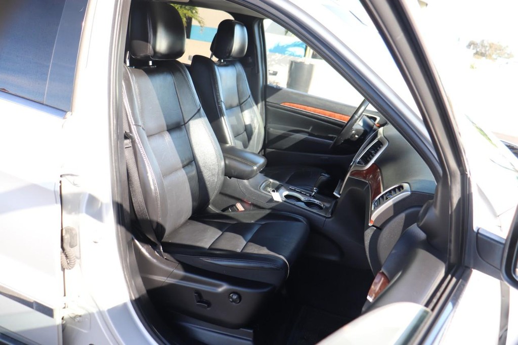 Jeep Grand Cherokee Vehicle Full-screen Gallery Image 24