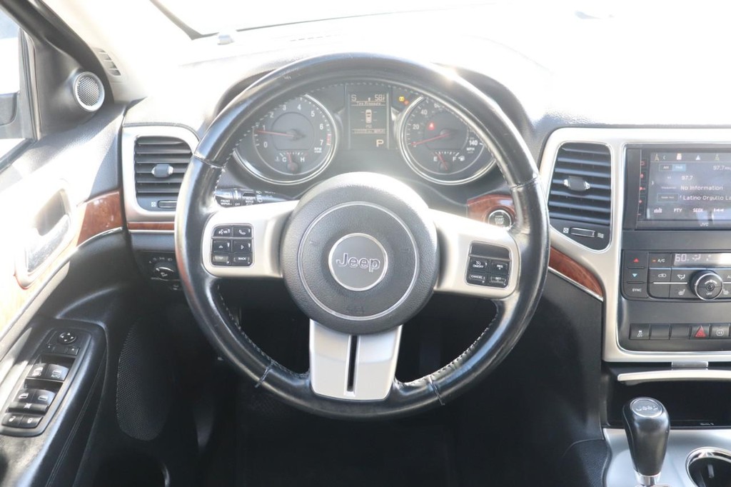 Jeep Grand Cherokee Vehicle Full-screen Gallery Image 25