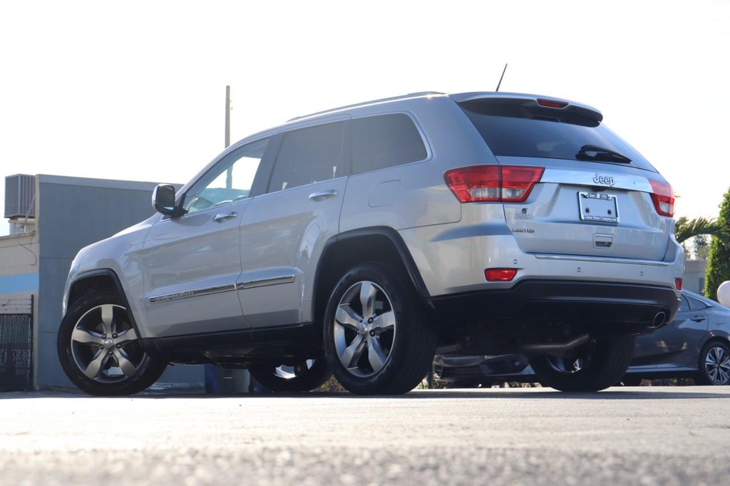 Jeep Grand Cherokee Vehicle Full-screen Gallery Image 28