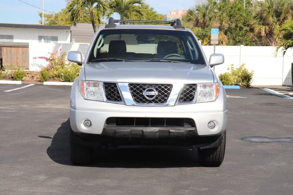 Nissan Frontier 2WD Vehicle Full-screen Gallery Image 02