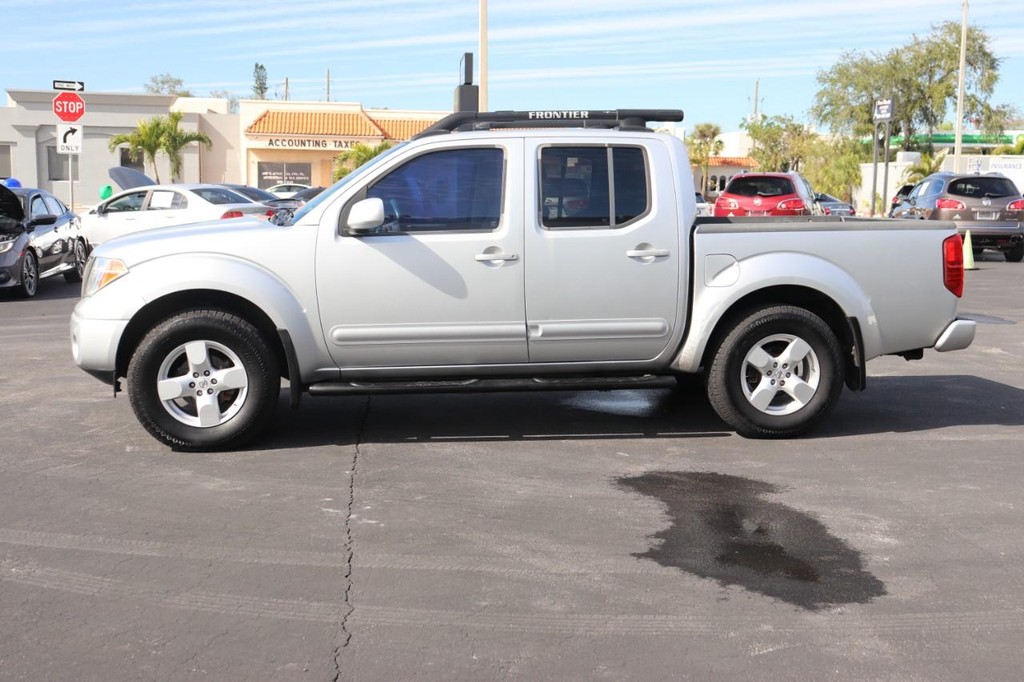 Nissan Frontier 2WD Vehicle Full-screen Gallery Image 04