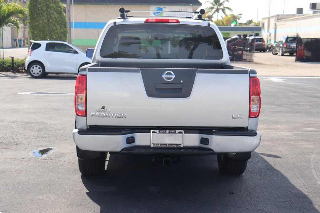 Nissan Frontier 2WD Vehicle Full-screen Gallery Image 07