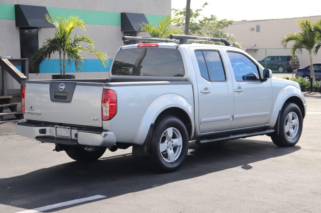 Nissan Frontier 2WD Vehicle Full-screen Gallery Image 08