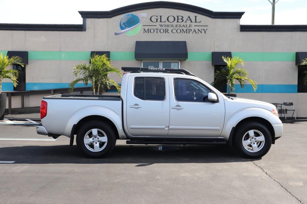 Nissan Frontier 2WD Vehicle Full-screen Gallery Image 09