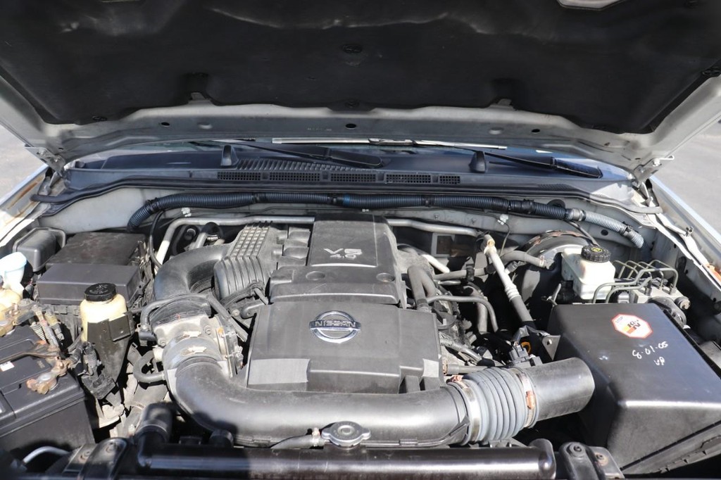 Nissan Frontier 2WD Vehicle Full-screen Gallery Image 10