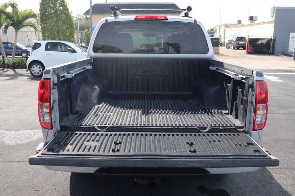 Nissan Frontier 2WD Vehicle Full-screen Gallery Image 17