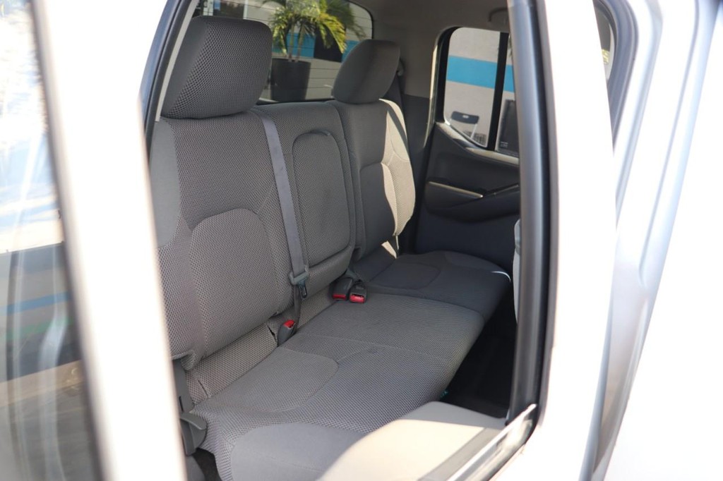 Nissan Frontier 2WD Vehicle Full-screen Gallery Image 20