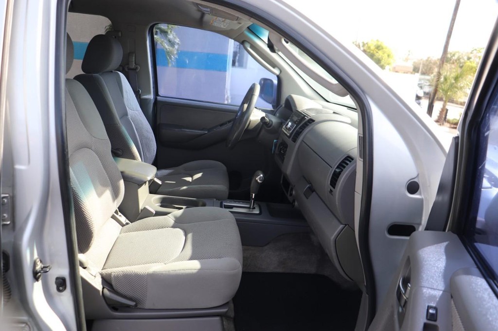 Nissan Frontier 2WD Vehicle Full-screen Gallery Image 22