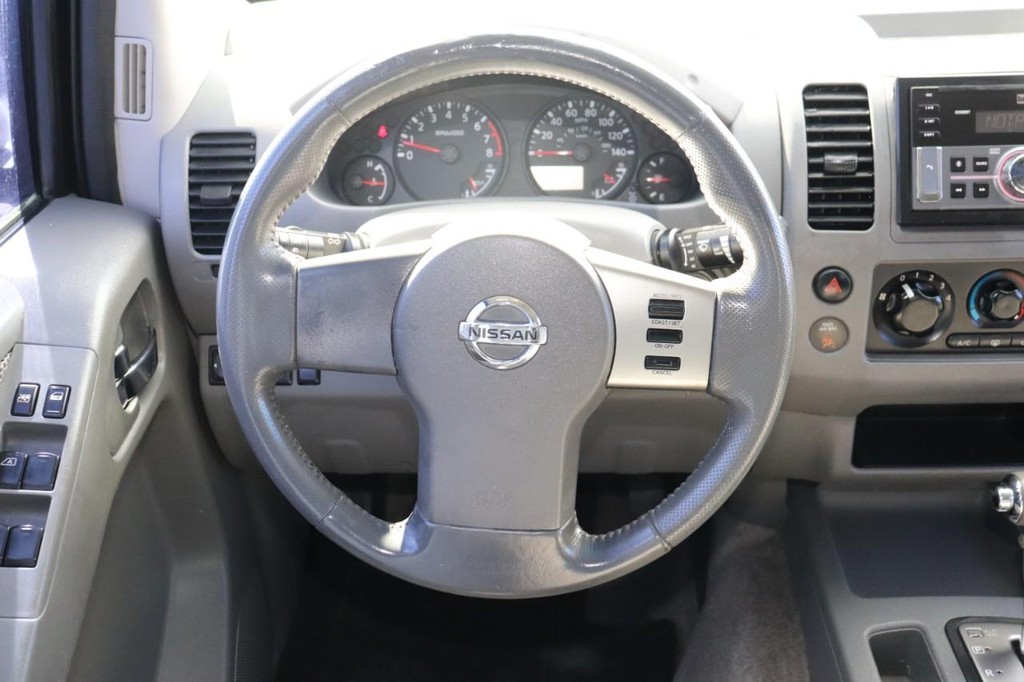 Nissan Frontier 2WD Vehicle Full-screen Gallery Image 24