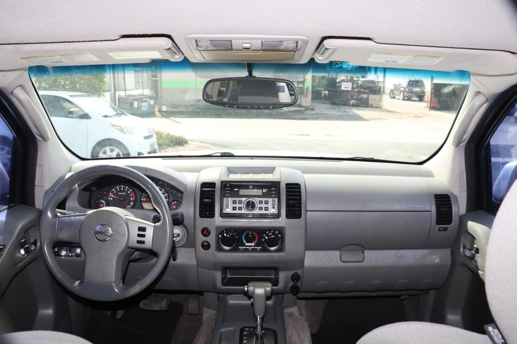 Nissan Frontier 2WD Vehicle Full-screen Gallery Image 25