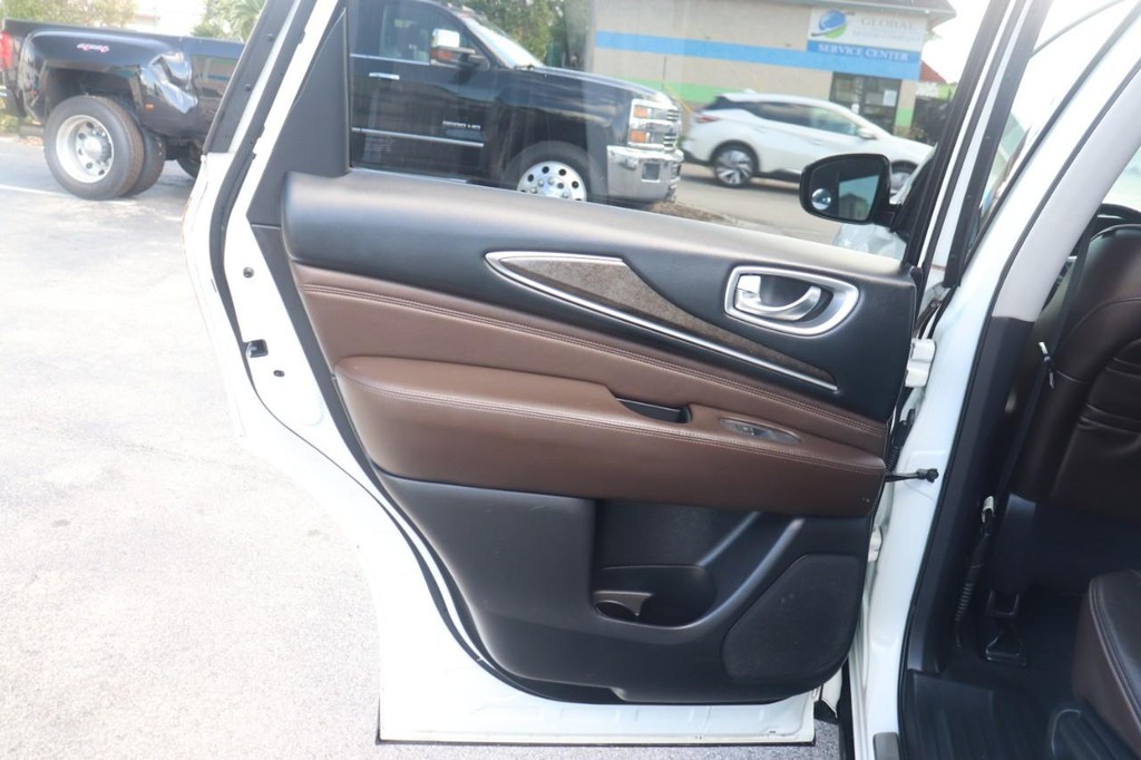 INFINITI QX60 Vehicle Full-screen Gallery Image 14