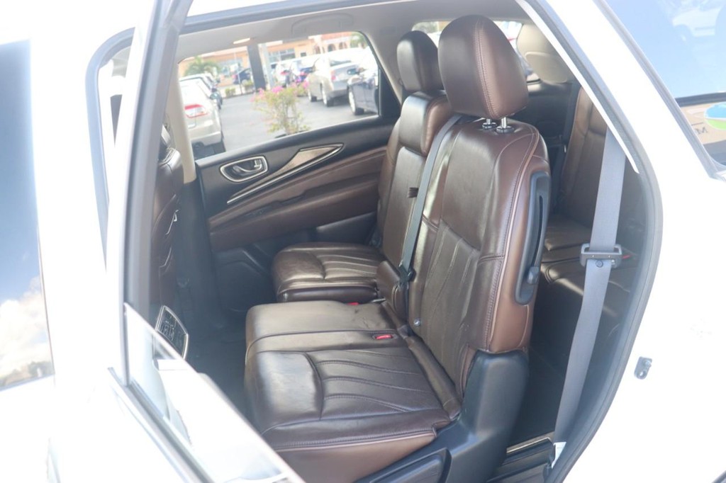INFINITI QX60 Vehicle Full-screen Gallery Image 16