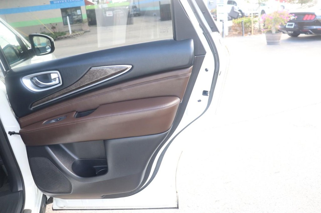 INFINITI QX60 Vehicle Full-screen Gallery Image 18