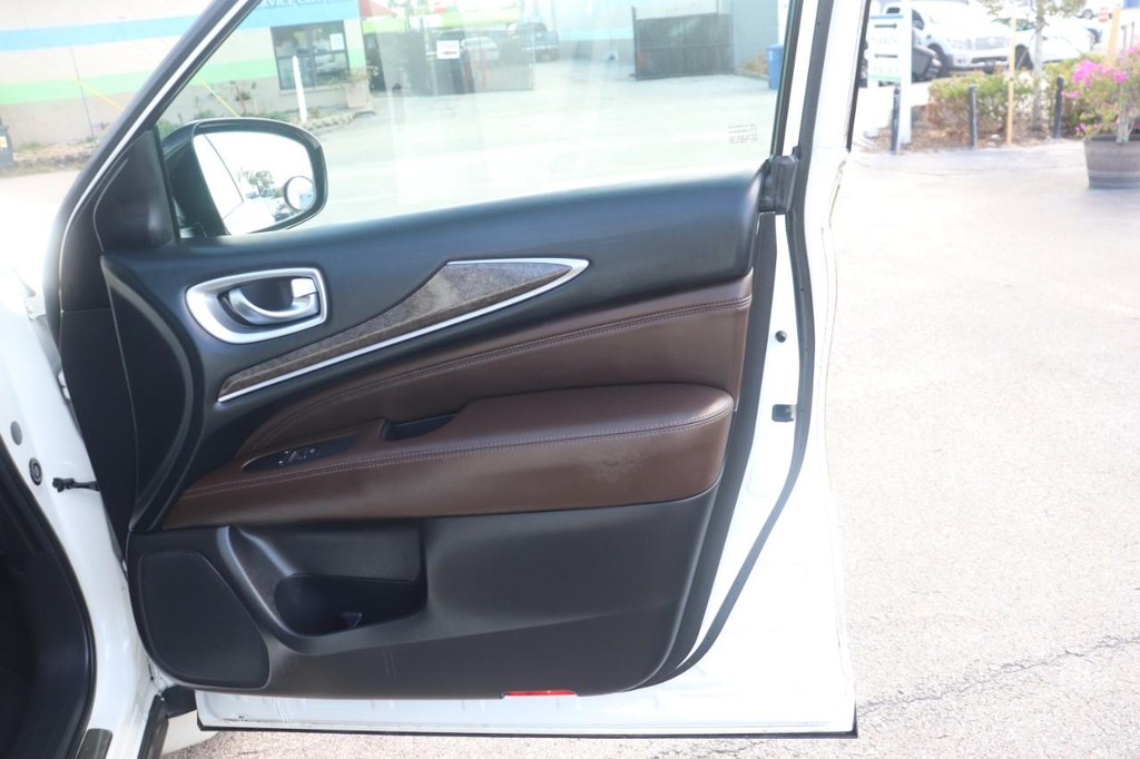 INFINITI QX60 Vehicle Full-screen Gallery Image 21