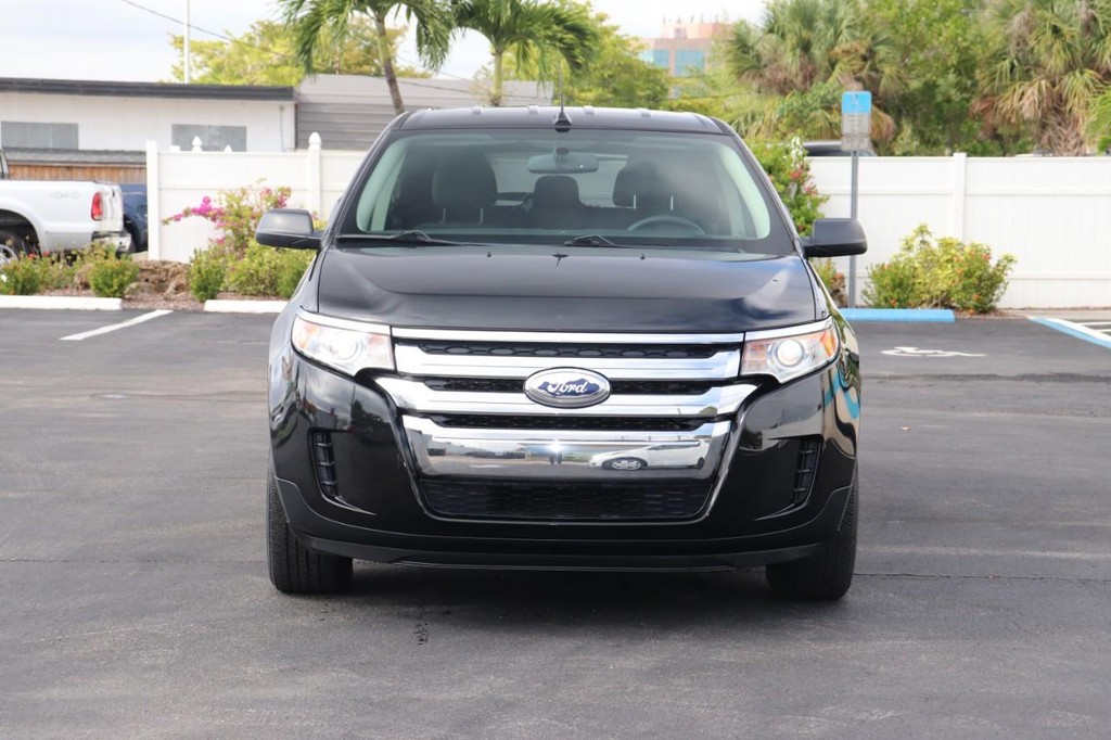 Ford Edge Vehicle Full-screen Gallery Image 02