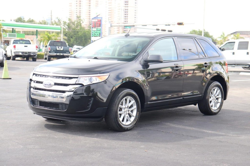 Ford Edge Vehicle Full-screen Gallery Image 03