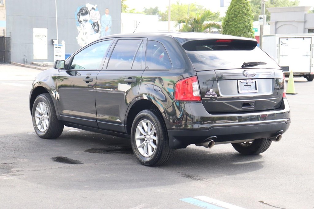 Ford Edge Vehicle Full-screen Gallery Image 06