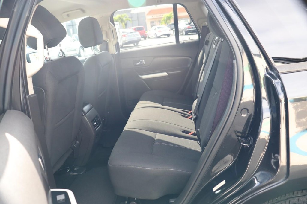 Ford Edge Vehicle Full-screen Gallery Image 15