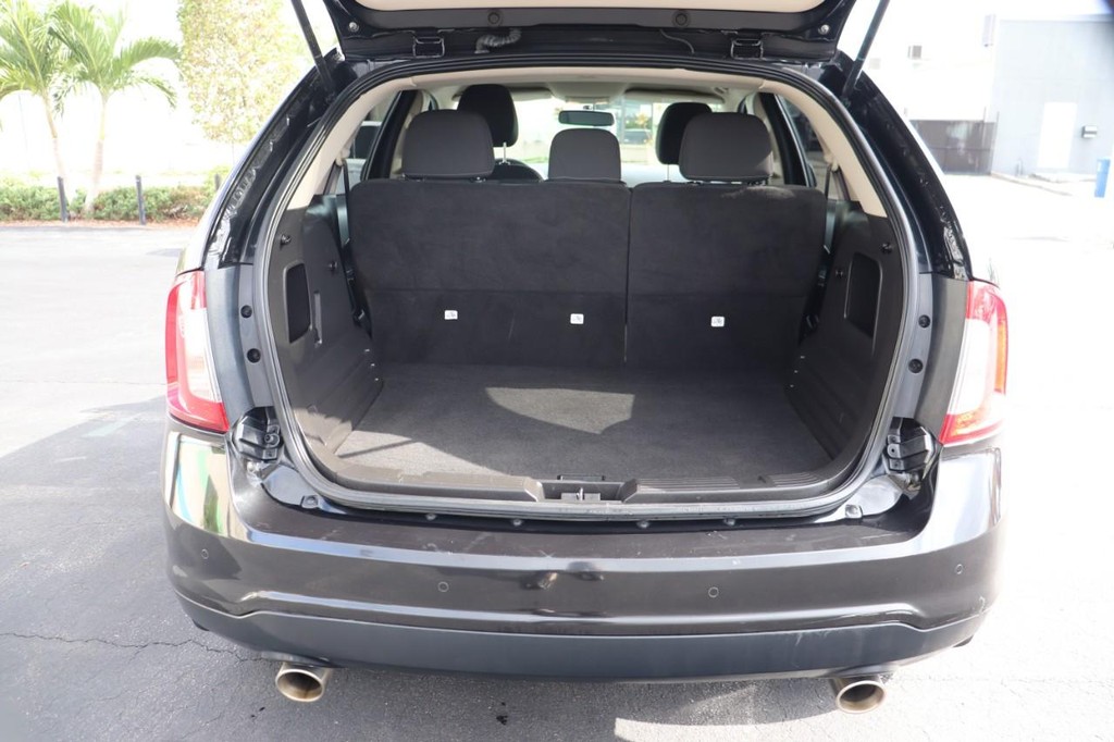 Ford Edge Vehicle Full-screen Gallery Image 17