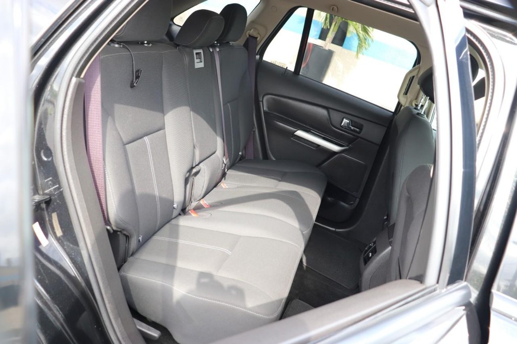 Ford Edge Vehicle Full-screen Gallery Image 20