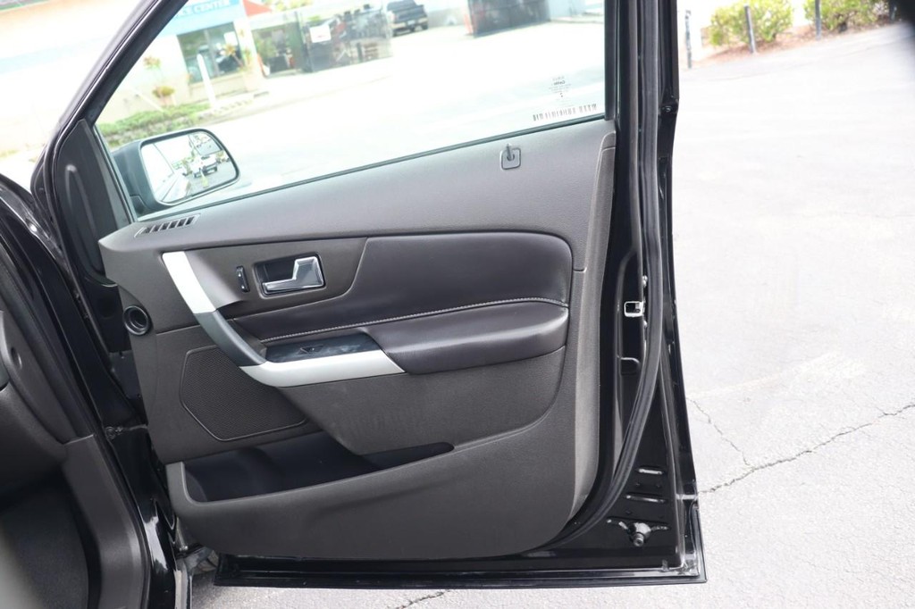 Ford Edge Vehicle Full-screen Gallery Image 21