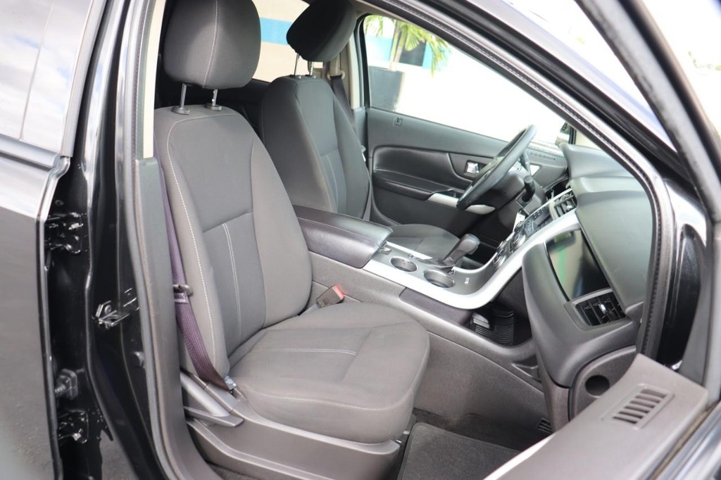 Ford Edge Vehicle Full-screen Gallery Image 23