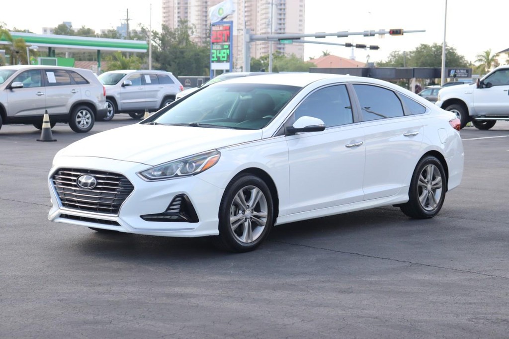 Hyundai Sonata Vehicle Full-screen Gallery Image 03