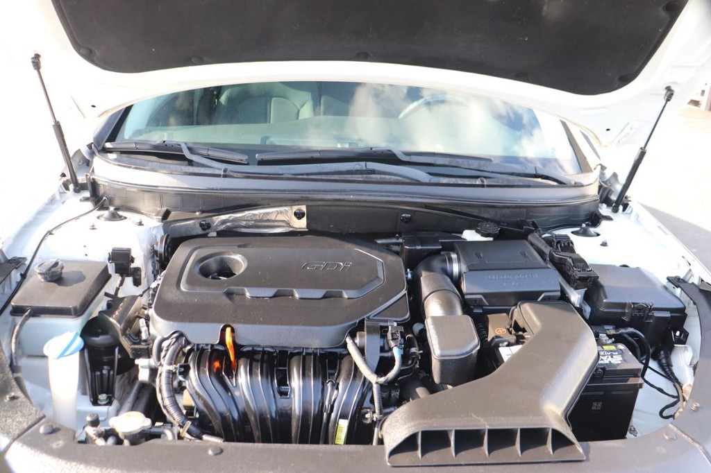 Hyundai Sonata Vehicle Full-screen Gallery Image 10