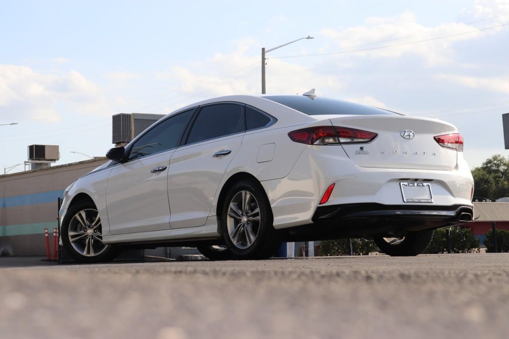 Hyundai Sonata Vehicle Full-screen Gallery Image 27
