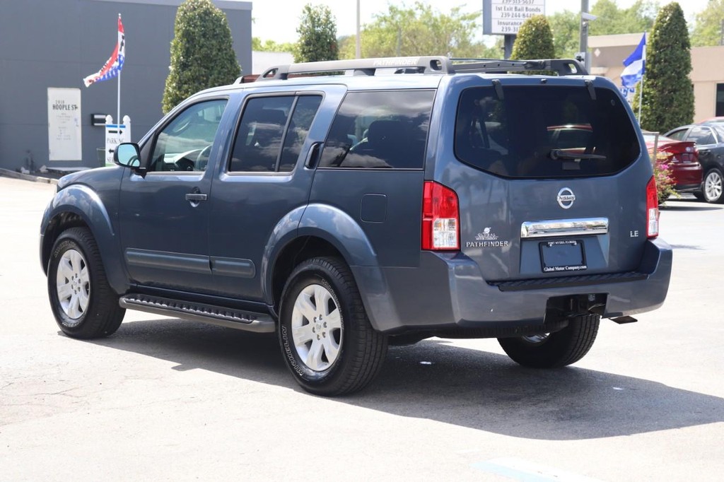 Nissan Pathfinder Vehicle Full-screen Gallery Image 06