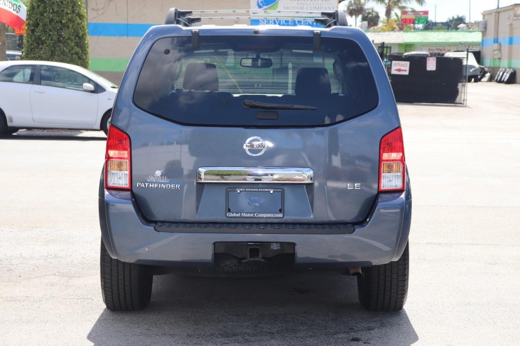 Nissan Pathfinder Vehicle Full-screen Gallery Image 07