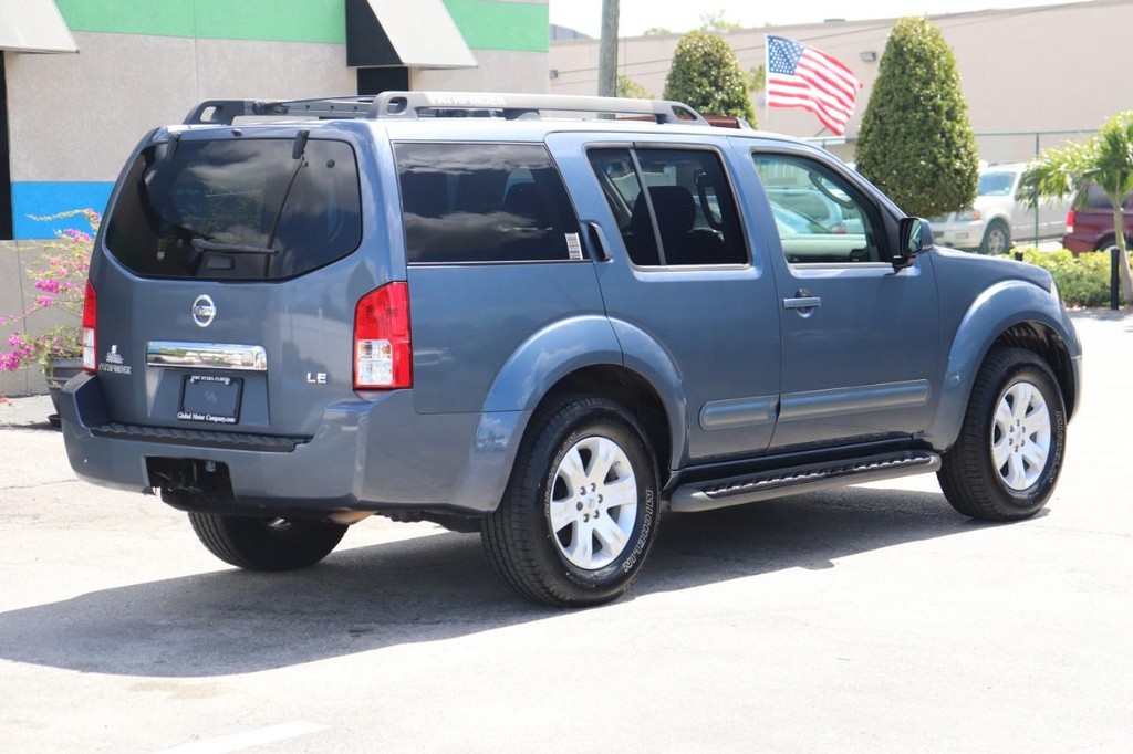 Nissan Pathfinder Vehicle Full-screen Gallery Image 08