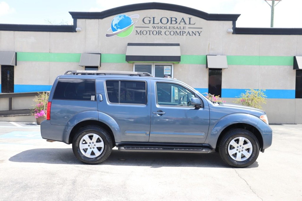 Nissan Pathfinder Vehicle Full-screen Gallery Image 09