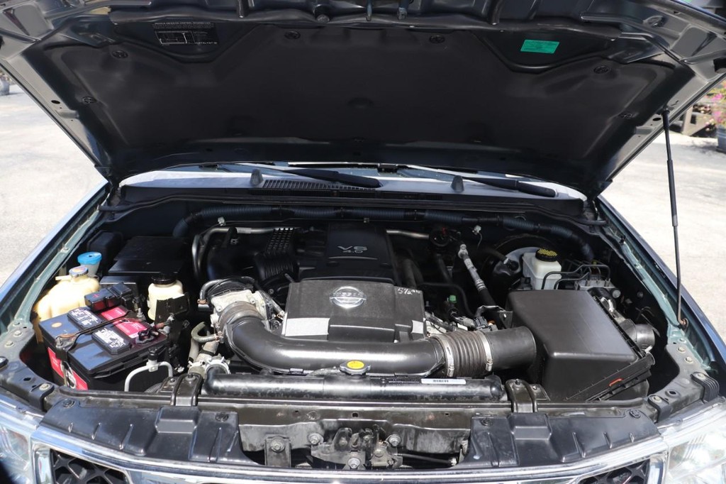 Nissan Pathfinder Vehicle Full-screen Gallery Image 10
