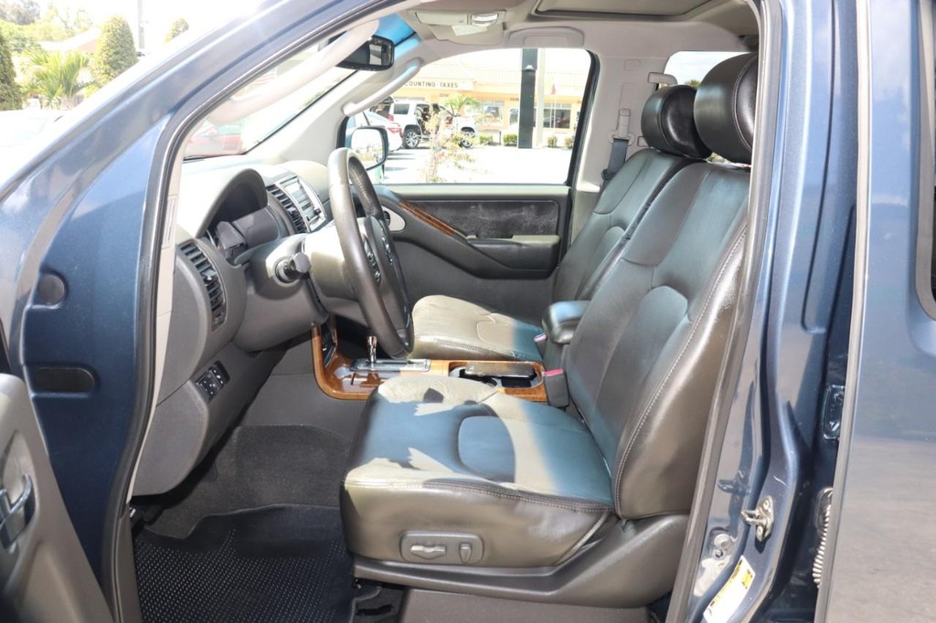 Nissan Pathfinder Vehicle Full-screen Gallery Image 12