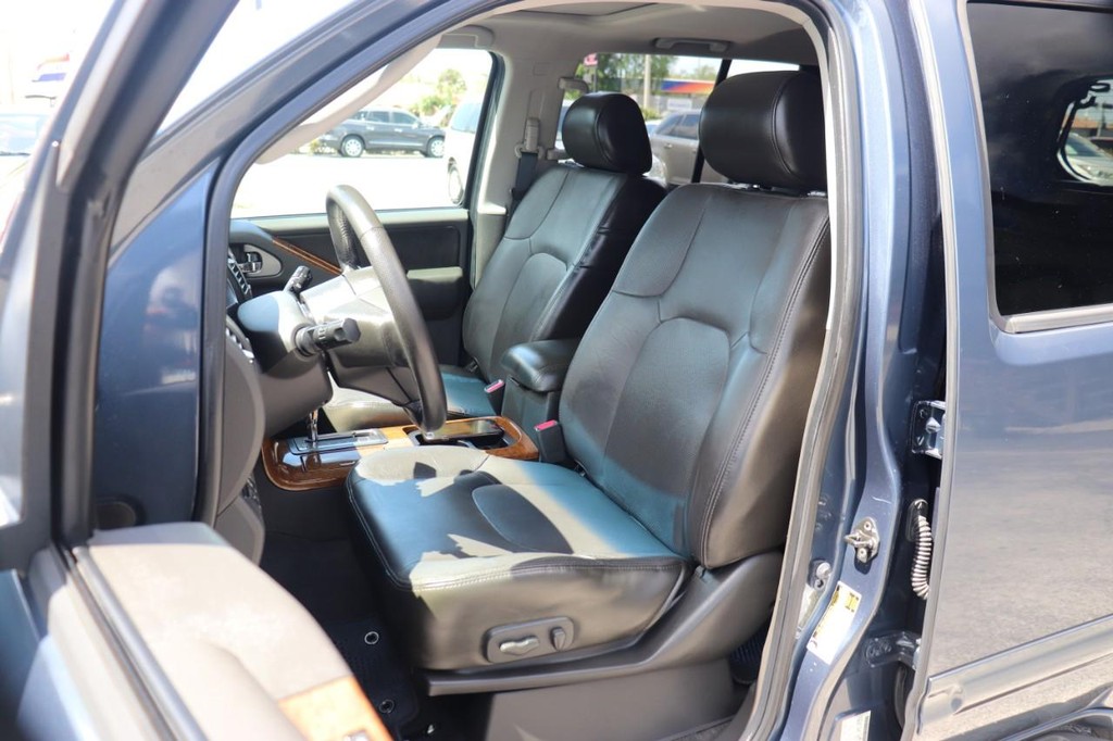 Nissan Pathfinder Vehicle Full-screen Gallery Image 13