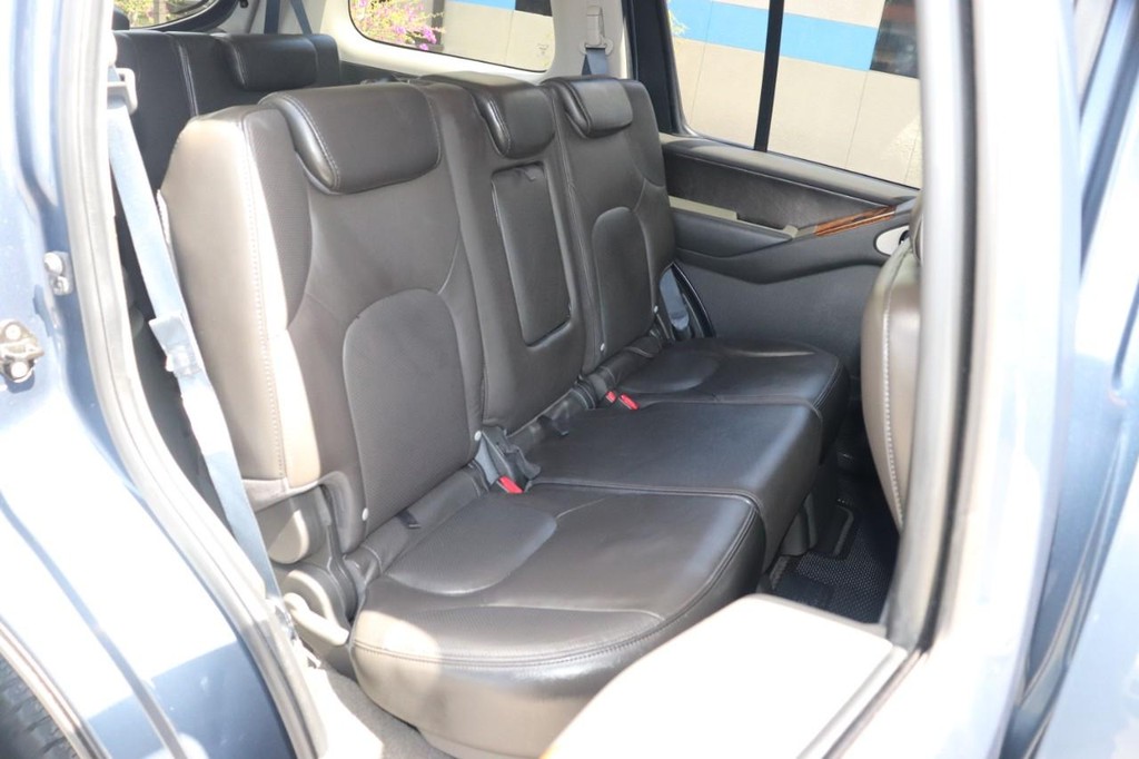 Nissan Pathfinder Vehicle Full-screen Gallery Image 20