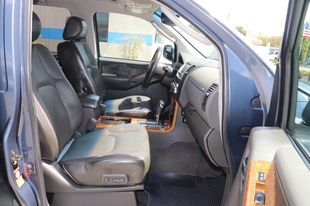 Nissan Pathfinder Vehicle Full-screen Gallery Image 22