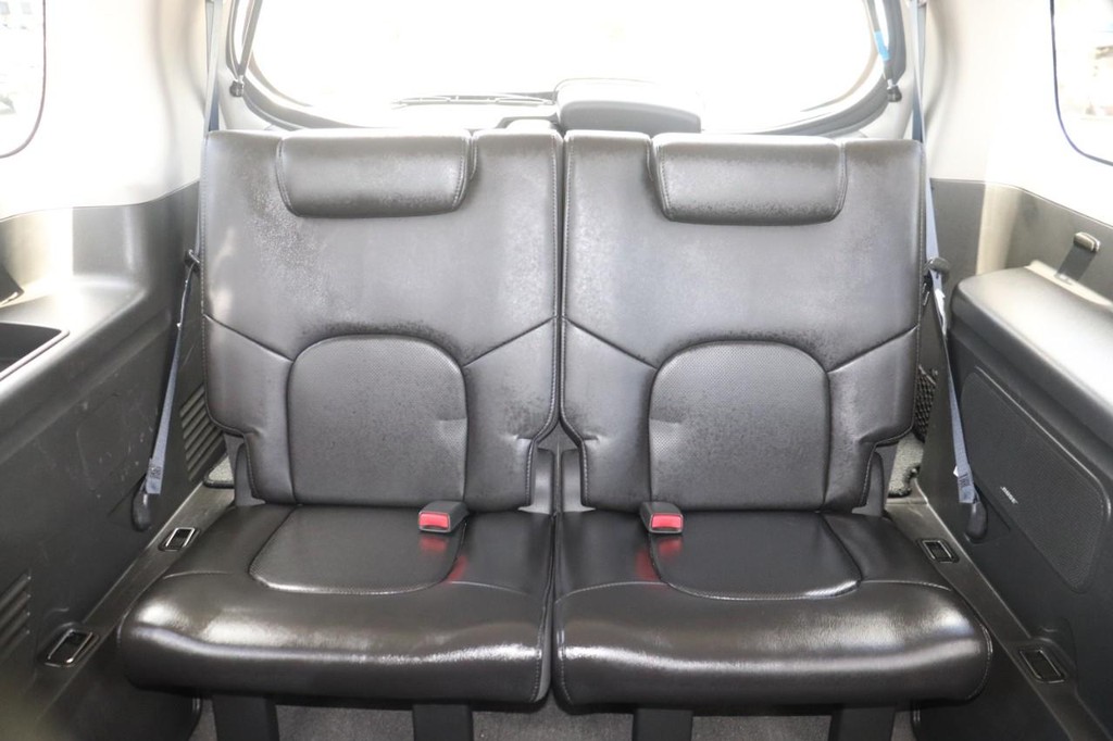 Nissan Pathfinder Vehicle Full-screen Gallery Image 24