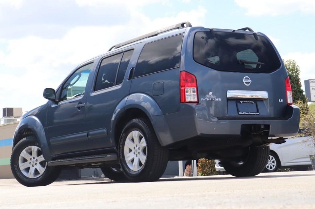Nissan Pathfinder Vehicle Full-screen Gallery Image 28