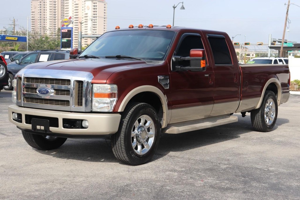 Ford Super Duty F-250 SRW Vehicle Full-screen Gallery Image 03